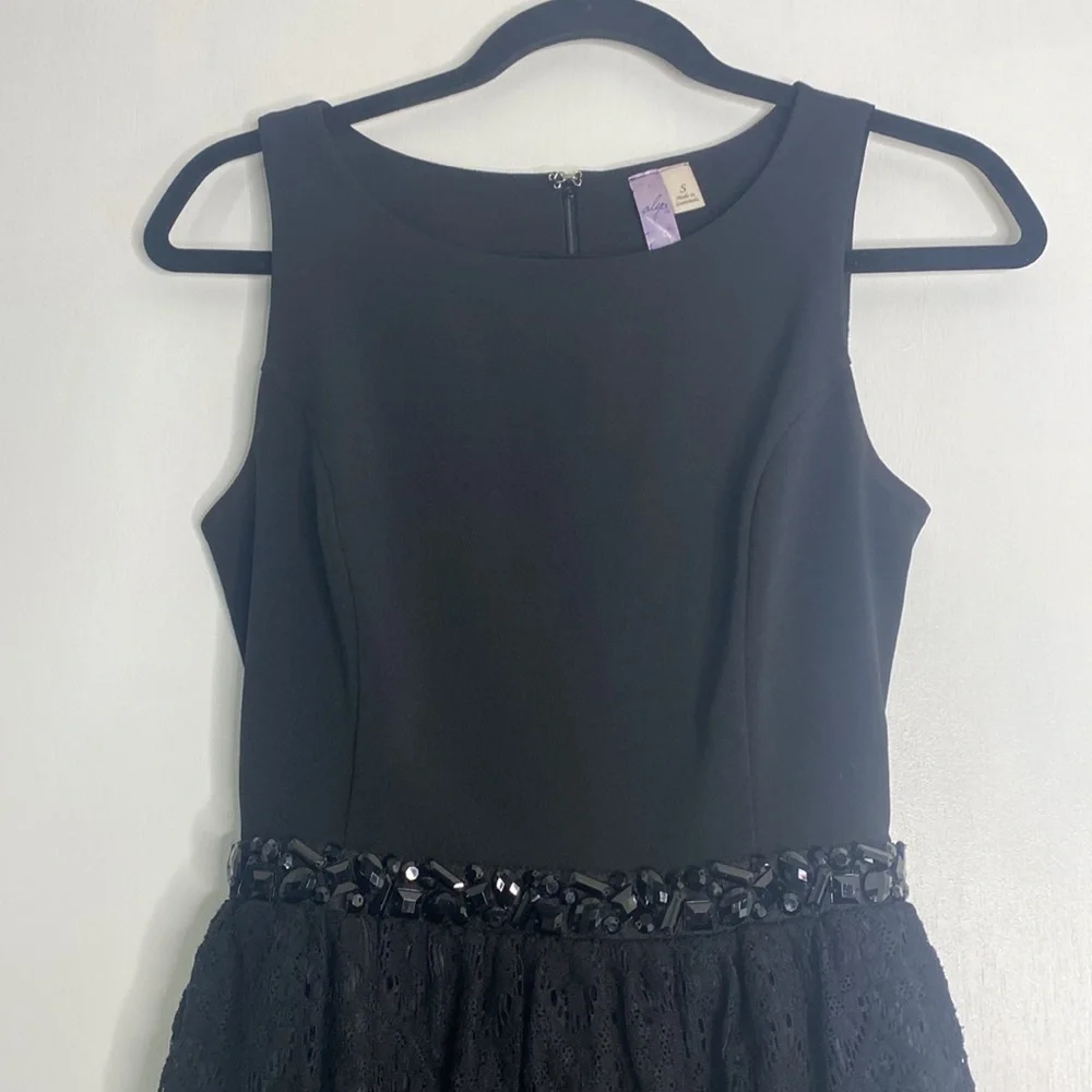 AYLA BLACK LACE JEWELED SLEEVELESS DRESS SIZE SMALL - Picture 2 of 9